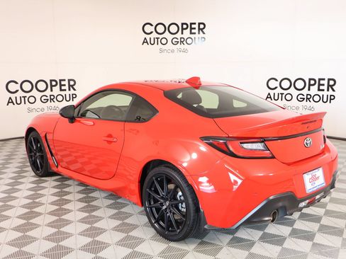 Used 2024 Toyota GR86 Premium RWD image 21