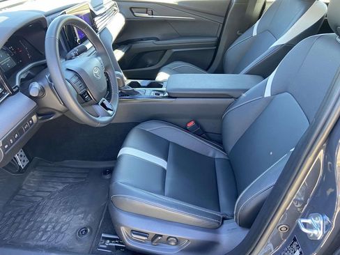 Used 2025 Toyota Camry SE image 16