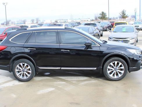 Used 2019 Subaru Outback 3.6R Touring AWD/4WD image 5