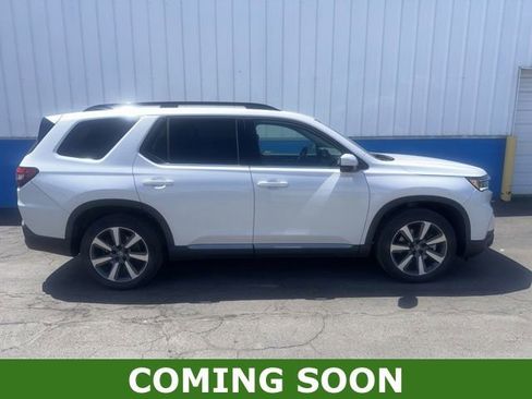 Used 2023 Honda Pilot Touring image 1