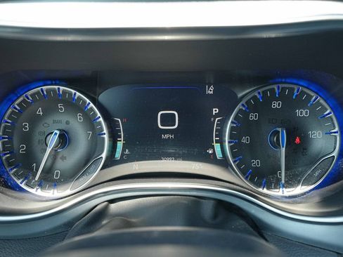 Used 2025 Chrysler Pacifica Limited FWD image 35