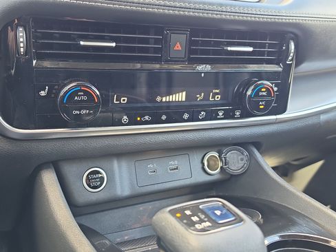 Used 2021 Nissan Rogue SV w/ Premium Package FWD image 27