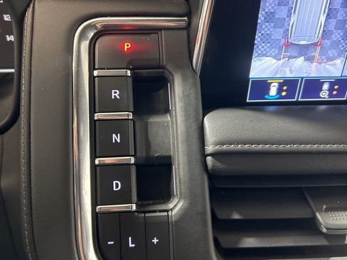 Used 2021 Chevrolet Tahoe Z71 w/ Z71 Signature Package image 32