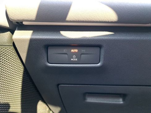 New 2025 Volkswagen Tiguan SE AWD/4WD image 30