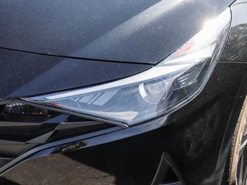 Used 2023 Hyundai Elantra SEL image 2