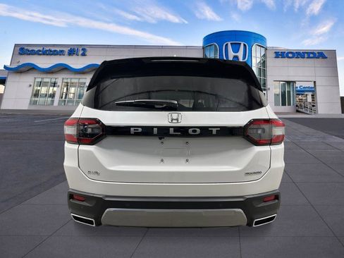 New 2026 Honda Pilot Touring image 4