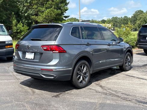 Used 2023 Volkswagen Tiguan SE FWD image 4