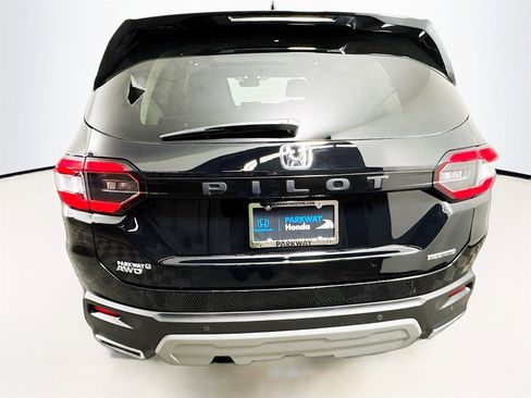 Used 2025 Honda Pilot Touring image 6