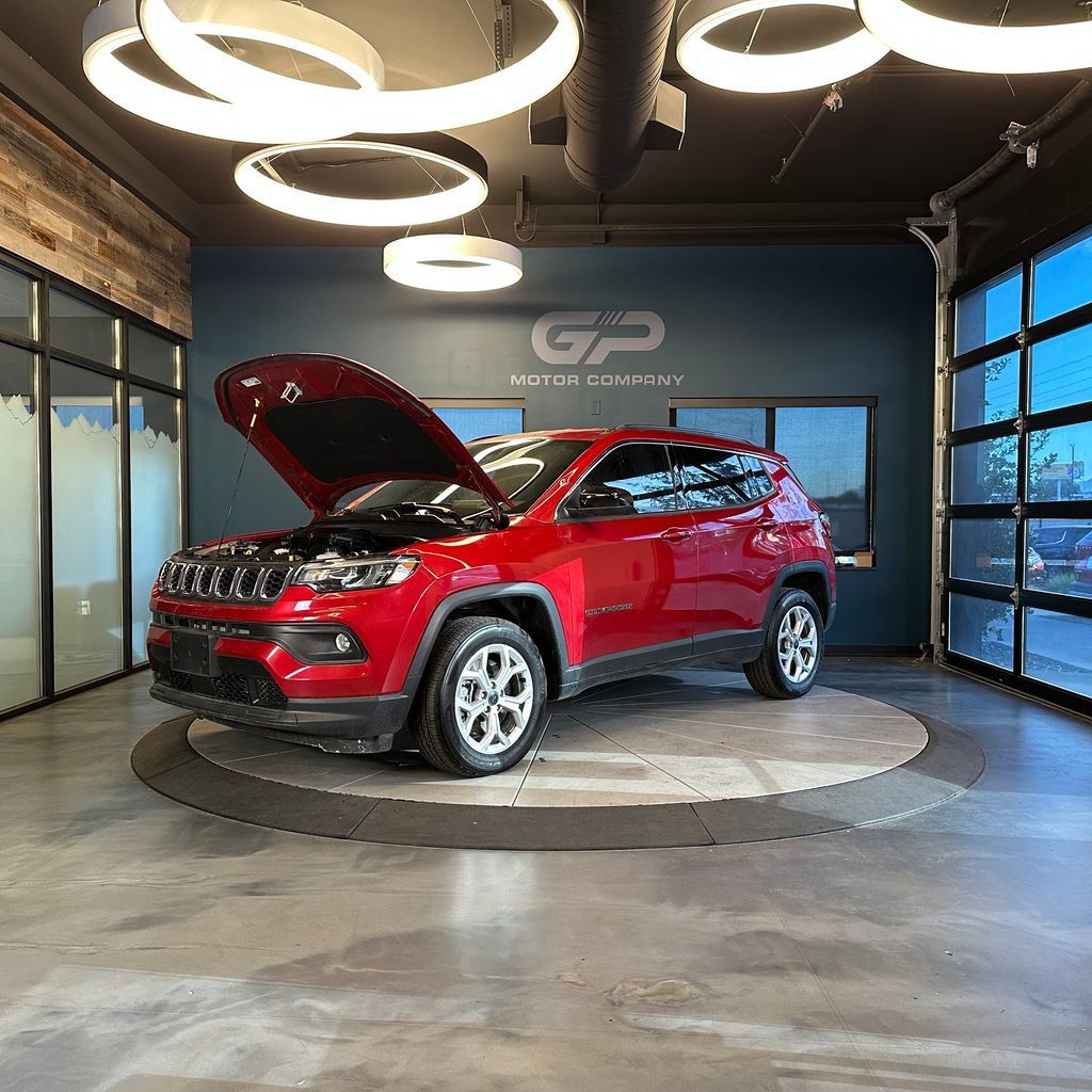 Used 2025 Jeep Compass Latitude AWD/4WD image 24