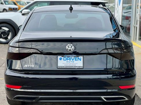 Used 2020 Volkswagen Jetta R-Line w/ R-Line Cold Weather Package image 4