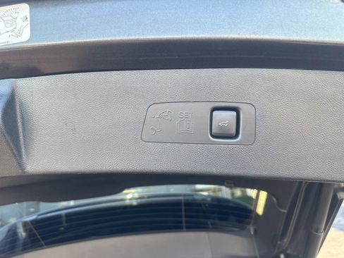 Used 2020 Lincoln Corsair Reserve w/ Equipment Group 202A AWD/4WD image 17