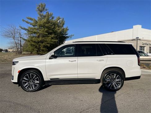 Used 2021 Cadillac Escalade Sport image 2