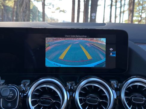 Certified 2022 Mercedes-Benz GLA 250 image 4