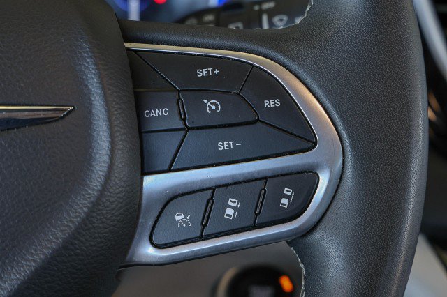 Used 2022 Chrysler Pacifica Touring-L FWD image 24