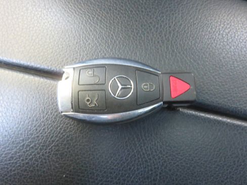 Used 2017 Mercedes-Benz GLC 300 4MATIC image 38