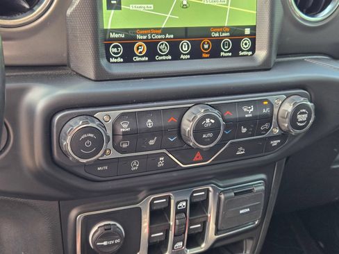 Used 2022 Jeep Gladiator Rubicon w/ LED Lighting Group AWD/4WD image 34