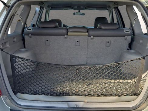 Used 2005 Toyota Highlander 2WD V6 w/ 3rd Row image 10