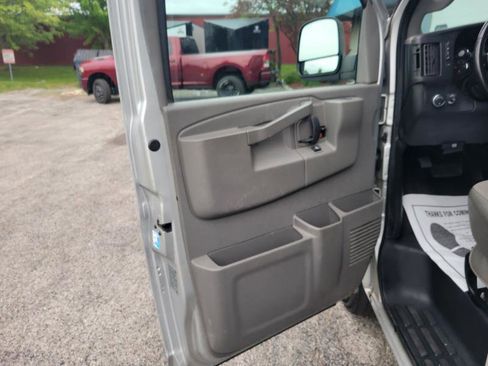 Used 2017 Chevrolet Express 3500 LT w/ LT Preferred Equipment Group RWD image 21