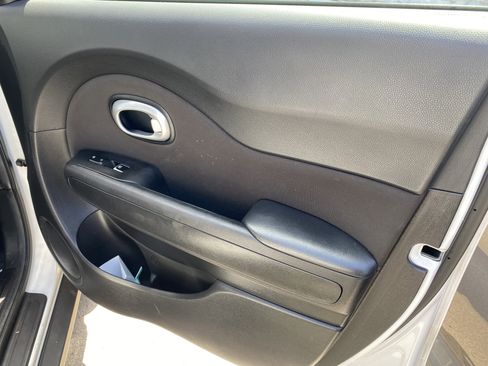 Used 2018 Kia Soul + FWD image 18