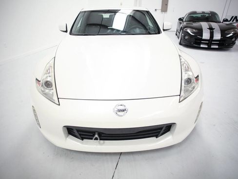 Used 2011 Nissan 370Z Coupe image 2