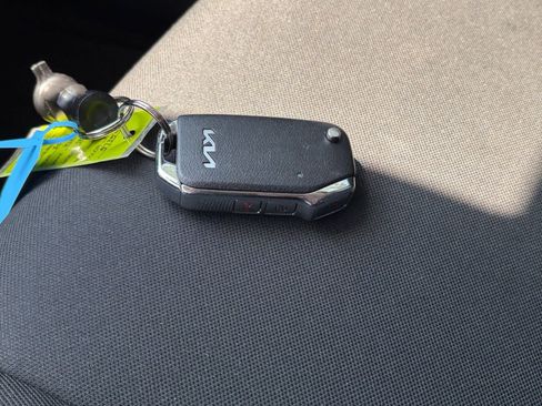 Used 2025 Kia Sportage LX image 21