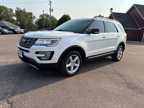 Used 2016 Ford Explorer XLT w/ Equipment Group 201A AWD/4WD image 10