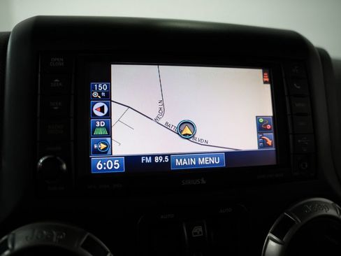 Used 2015 Jeep Wrangler Unlimited Sahara w/ Connectivity Group AWD/4WD image 19