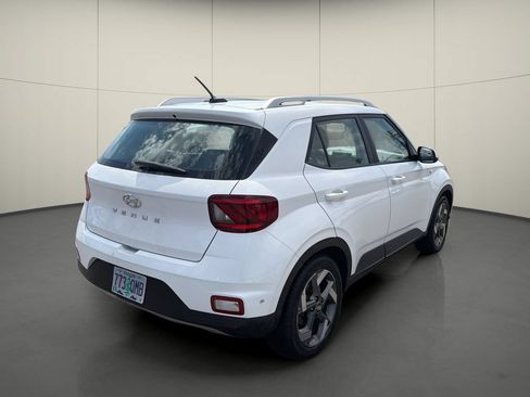 Used 2025 Hyundai Venue SEL FWD image 7