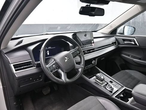 Used 2024 Mitsubishi Outlander 4WD Plug-In Hybrid image 19