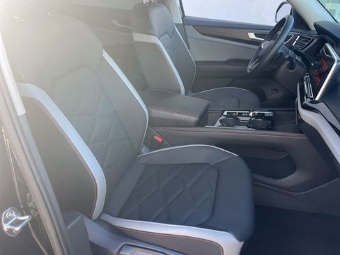 Certified 2025 Volkswagen Atlas Peak Edition SE image 33