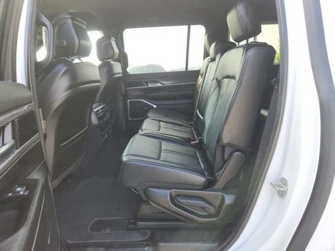 Used 2024 Jeep Wagoneer L Series II w/ Flexible Seating Group AWD/4WD image 20