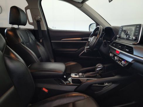 Used 2020 Kia Telluride LX FWD image 21