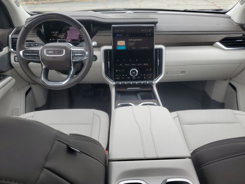 Used 2025 GMC Acadia Denali w/ Super Cruise Package image 11