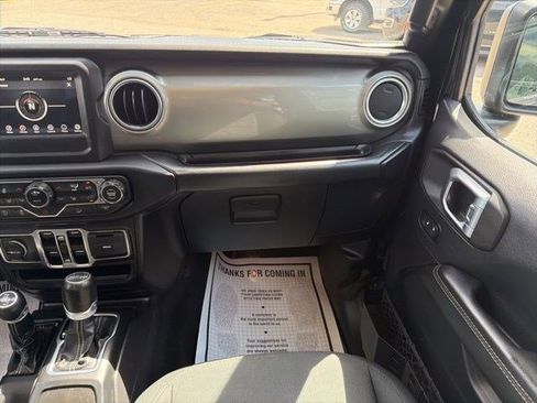 Used 2018 Jeep Wrangler Unlimited Sahara AWD/4WD image 22