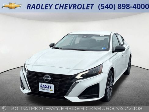 Used 2025 Nissan Altima 2.5 SV FWD image 1