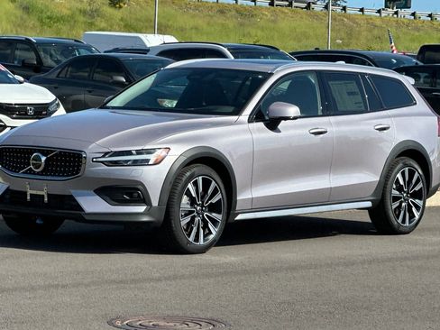 New 2026 Volvo V60 B5 Cross Country Ultra w/ Climate Package AWD/4WD image 7