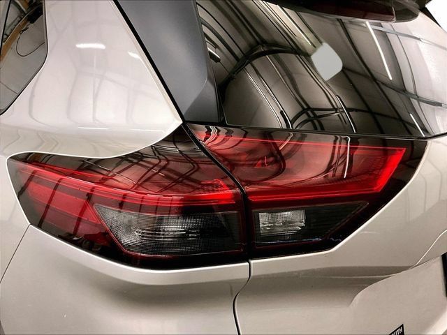 Used 2023 Nissan Rogue SV AWD/4WD image 28