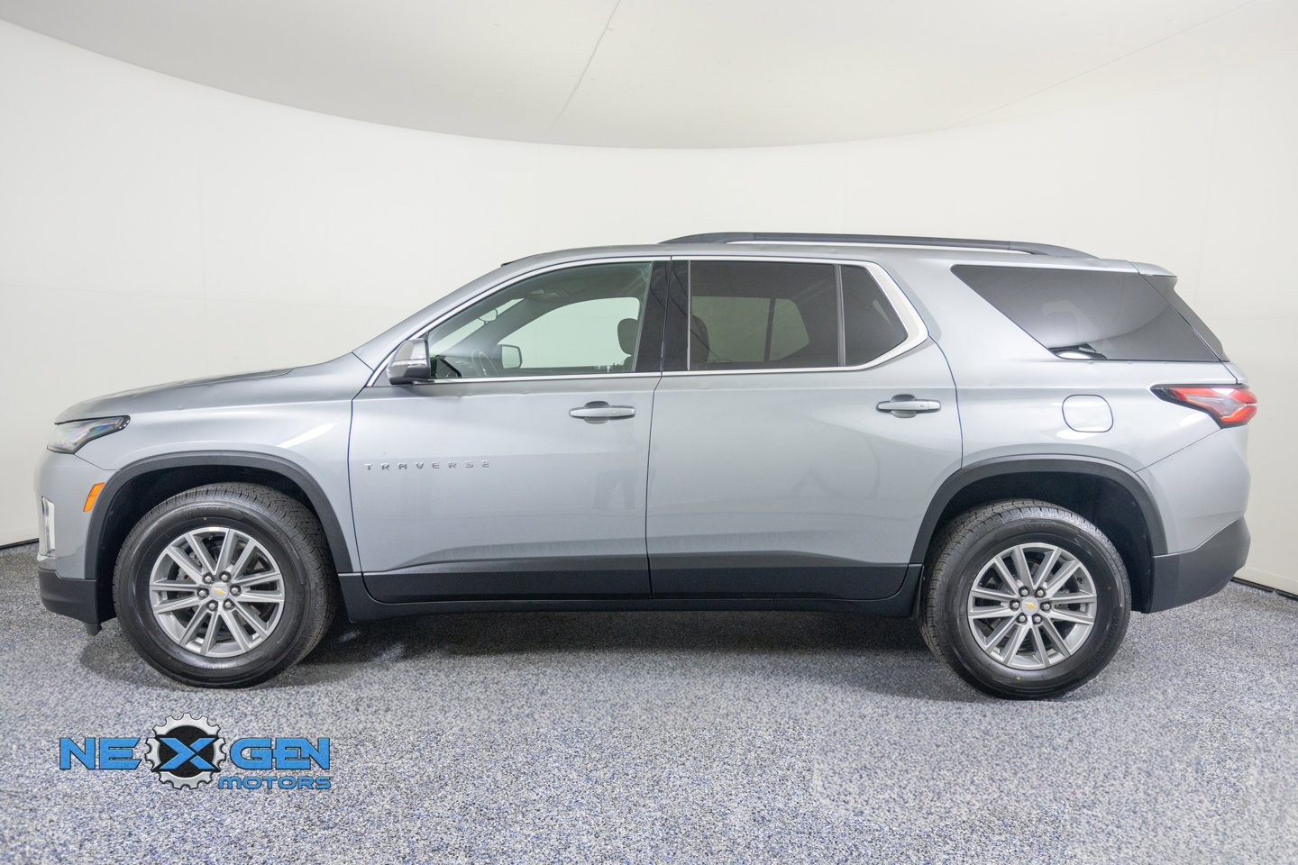 Used 2023 Chevrolet Traverse LT w/ LPO, Floor Liner Package AWD/4WD image 5