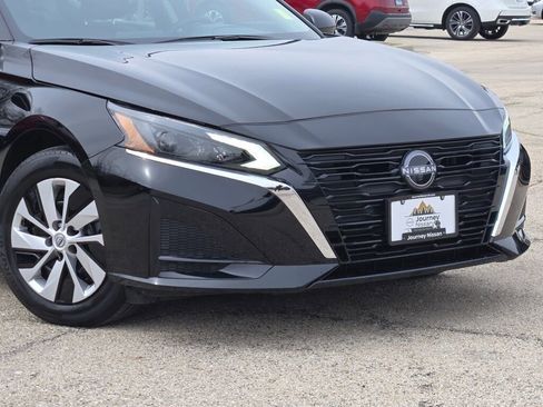 Used 2025 Nissan Altima 2.5 S FWD image 2