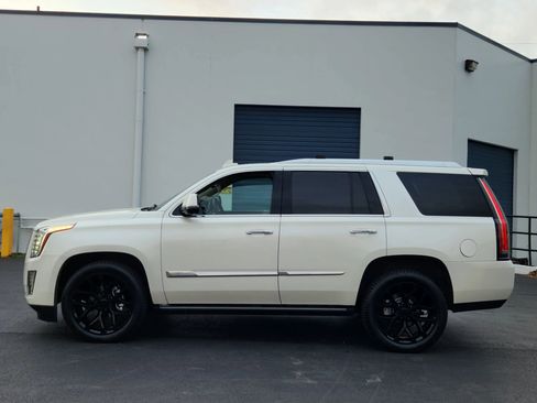 Used 2015 Cadillac Escalade Premium image 2