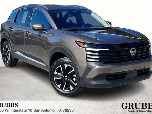 Used 2025 Nissan Kicks SR image 1