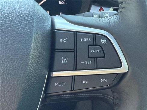 Used 2026 Toyota Sienna XLE FWD image 24