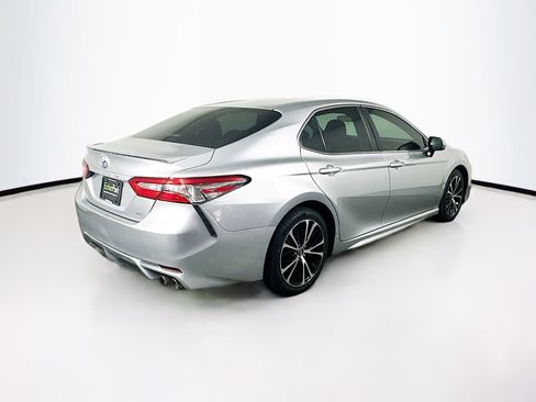 Used 2018 Toyota Camry SE w/ Moonroof Package image 9