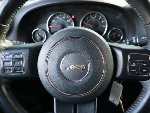 Used 2018 Jeep Wrangler Rubicon w/ Cold Weather Group image 11