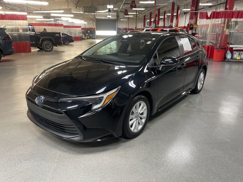 Used 2023 Toyota Corolla LE w/ LE Premium Package image 6