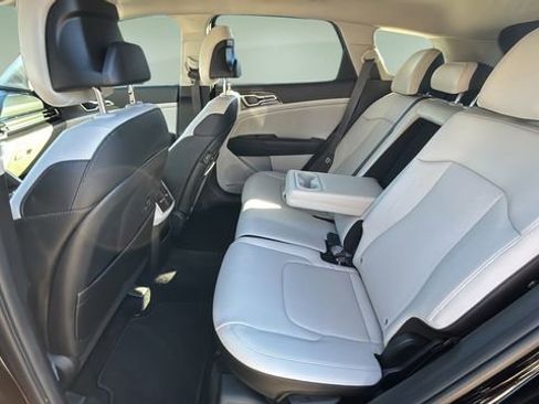 Used 2024 Kia Sportage EX image 19