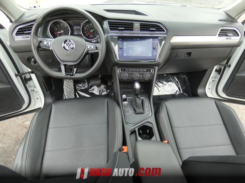 Used 2020 Volkswagen Tiguan SE w/ Panoramic Sunroof Package FWD image 23
