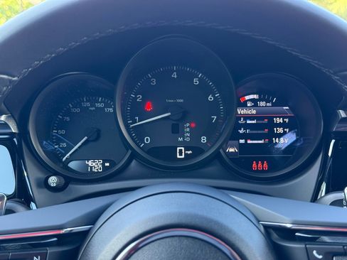 Certified 2025 Porsche Macan image 16