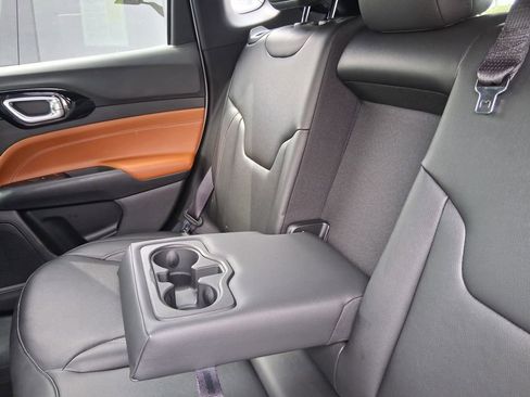Certified 2025 Jeep Compass Limited AWD/4WD image 34