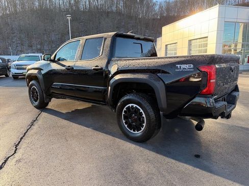 Used 2024 Toyota Tacoma TRD Off-Road w/ TRD Off Road Upgrade Package image 7